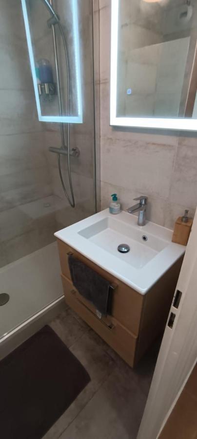 Appart Cosy Auber Porte De Paris โอแบวีลีเย ภายนอก รูปภาพ